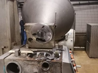 Bild 2:Wurstspritze Vakuum Handmann und Fleischwolf Laska