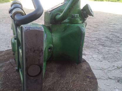 Bild 2:John Deere/Rockinger 840R (selbsttätige Anhängerkupplung)