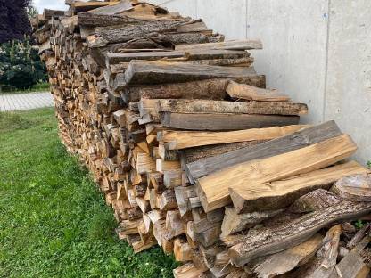 Brennholz zu verkaufen Eschen und Eichen