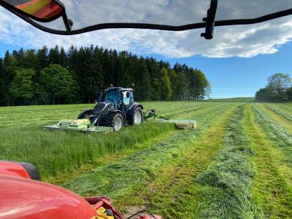 Bild 8:Mäharbeiten / Mähkombinationen / Lohnarbeit