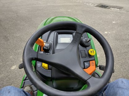 Bild 6:Rasentraktor Aufsitzmäher John Deere X 350 R