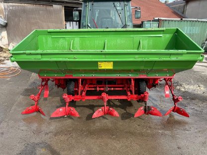 Bild 2:Kartoffellegemaschine