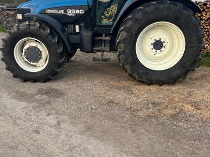 New Holland 8560 DT