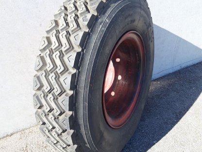 Bild 2:Reifen 11,00-20 für LKW oder Anhänger