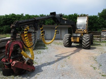 Bild 3:Erntemaschine CAT 570