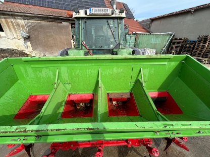 Bild 3:Kartoffellegemaschine