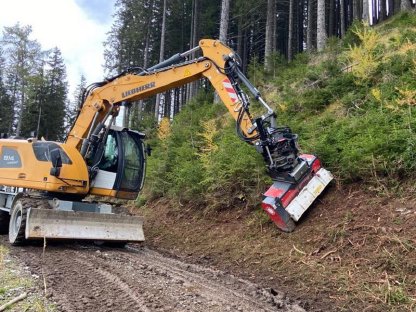 Bild 3:Böschungspflege System Erdbau Bayer
