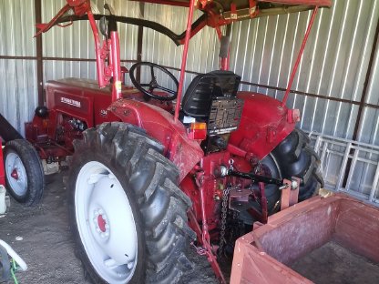 Bild 3:Traktor McCormick B414 Diesel
