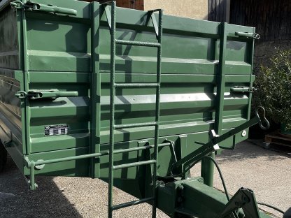 Bild 2:Miststreuer Kirchner Type 55 Nutzlast 5.500 kg, neu lackiert