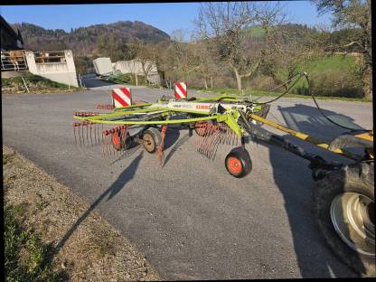 Bild 6:Claas Kreiselschwader 450T