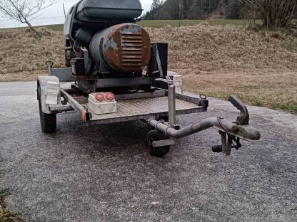 Stromgenerator (Stromaggregat) auf Autohänger
