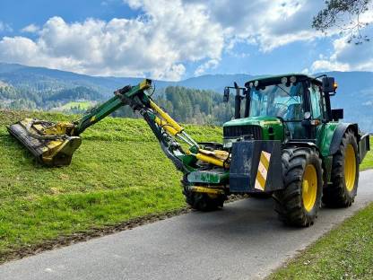 Bild 6:Landschaftspflege: Mähen, Mulchen, Sammeln