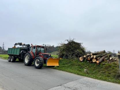 Bild 4:Landschaftspflege: Mähen, Mulchen, Sammeln
