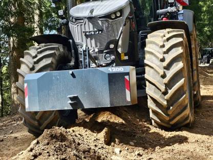 Bild 2:Wegsanierung und Wegepflege