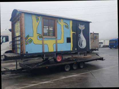 Bild 5:Transporte aller Art