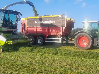 Bild 2:Grünlandernte