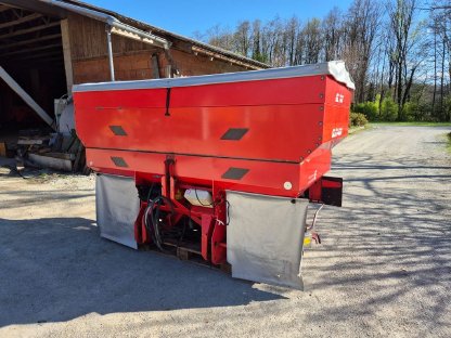 Bild 2:Rauch Axera 1101 EMC Düngerstreuer