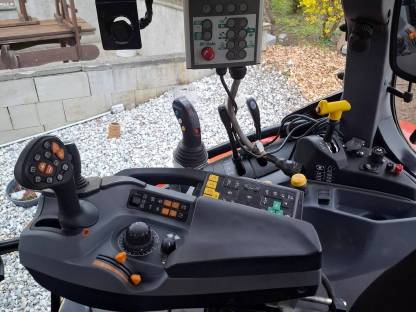 Bild 2:Steyr 4110 Expert mit Hauer Frontlader 110bx