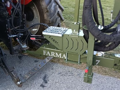 Bild 4:Farma T7 mit Kran C5,3