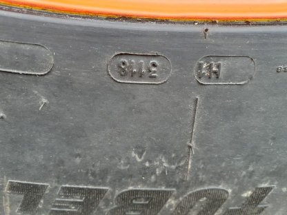 Bild 3:Mähdrescher Kompletträder 710/75R34