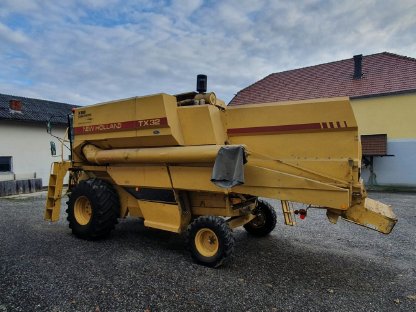 Bild 3:Mähdrescher New Holland TX32