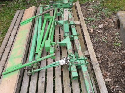 Bild 3:Feldherr Maislegemaschine