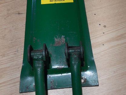 Bild 3:Auer Heuverteiler abgebaut