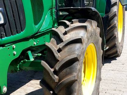 Bild 2:Traktor John Deere 6320