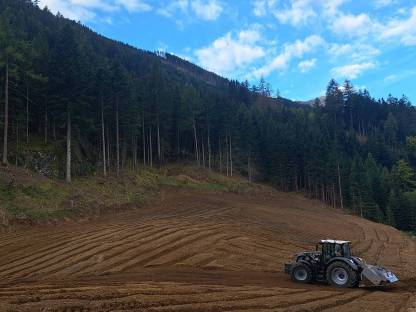 Bild 3:Rekultivierungsarbeiten und Fräsarbeiten