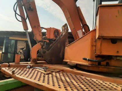 Bild 4:Schaeff AT15 Aufbaubagger Unimog