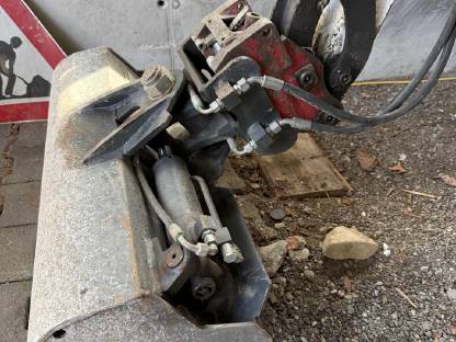 Bild 4:Minibagger Bobcat E16