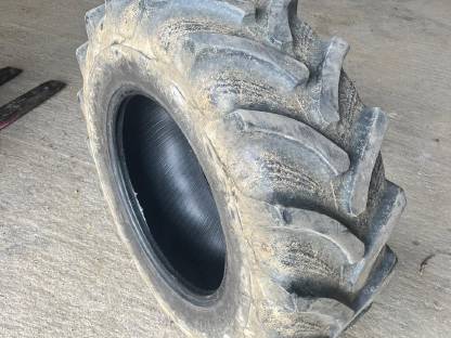 Bild 2:Reifen 380/70 R24