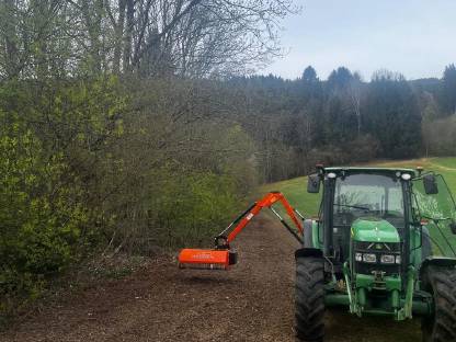 Bild 2:Böschungsmulchen Tifermec