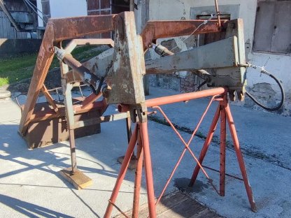 Bild 5:Frontlader Marke Arbeithuber mechanisch