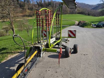 Bild 3:Claas Kreiselschwader 450T