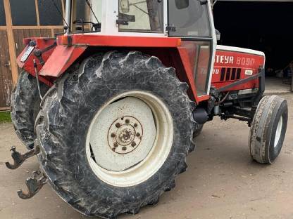 Bild 2:Steyr 8090 mit Frontlader