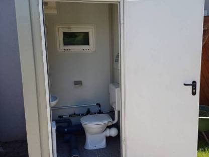Bild 2:WC-Container