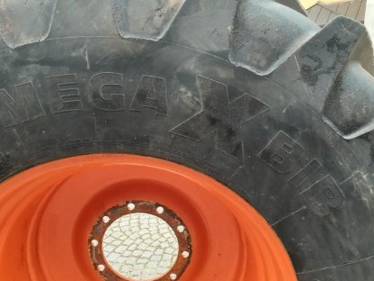 Bild 4:Mähdrescher Kompletträder 710/75R34