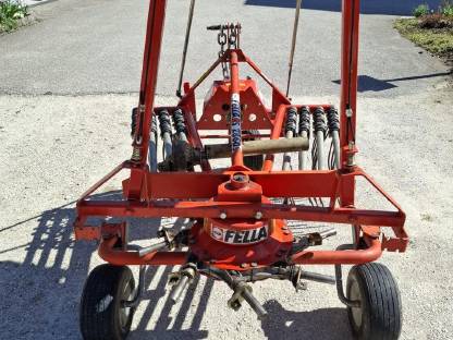 Bild 3:Kreiselschwader TS 286 Ds
