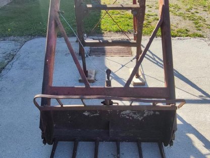 Bild 2:Frontlader Marke Arbeithuber mechanisch
