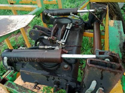 Bild 2:Front-Hydraulik für MB Trac
