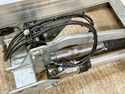 Bild 2:Unterfahrbare Hubladebühne Dhollandia DH-SM.20, klappbar