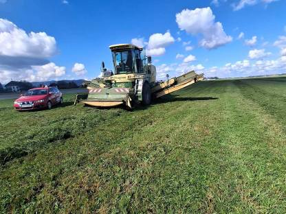 Bild 3:Mähdienst mit Krone BigM 400 – Raum Salzburg & Umgebung