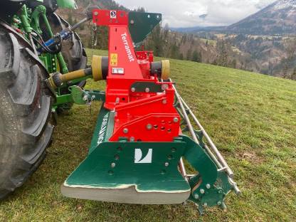 Bild 9:Vogel und Noot Kreiselegge TM 250 mit Huckepack