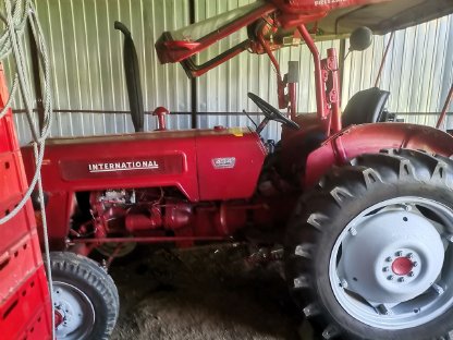 Bild 2:Traktor McCormick B414 Diesel