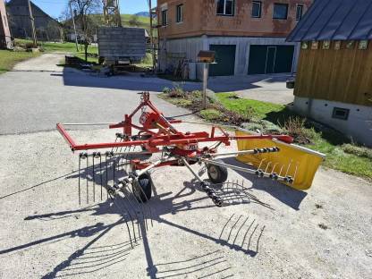 Bild 5:Kreiselschwader TS 286 Ds
