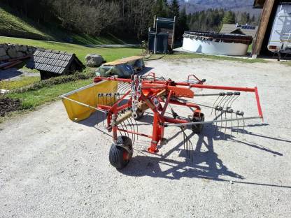 Bild 4:Kreiselschwader TS 286 Ds