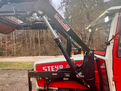 Bild 4:Steyr 8070 mit HYDRAC Frontlader