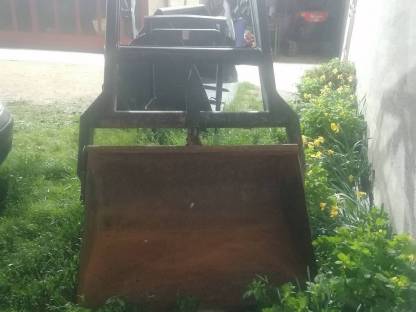 Bild 3:Frontlader Hauer mit elektrischer Entriegelung