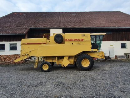 Bild 2:Mähdrescher New Holland TX32